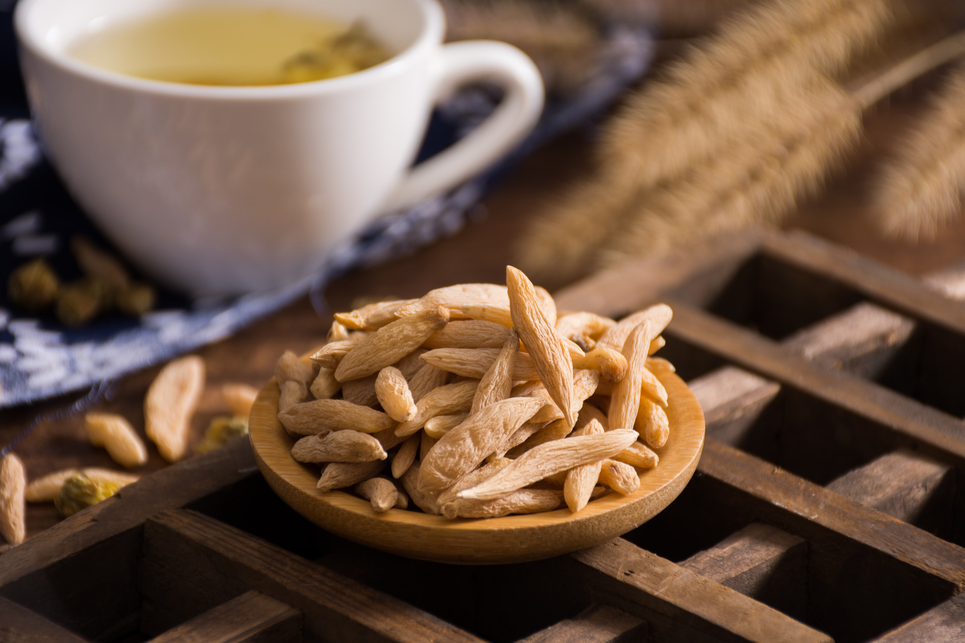 The Benefits and Effects of Ginseng: Exploring the Miraculous Medicinal Treasure