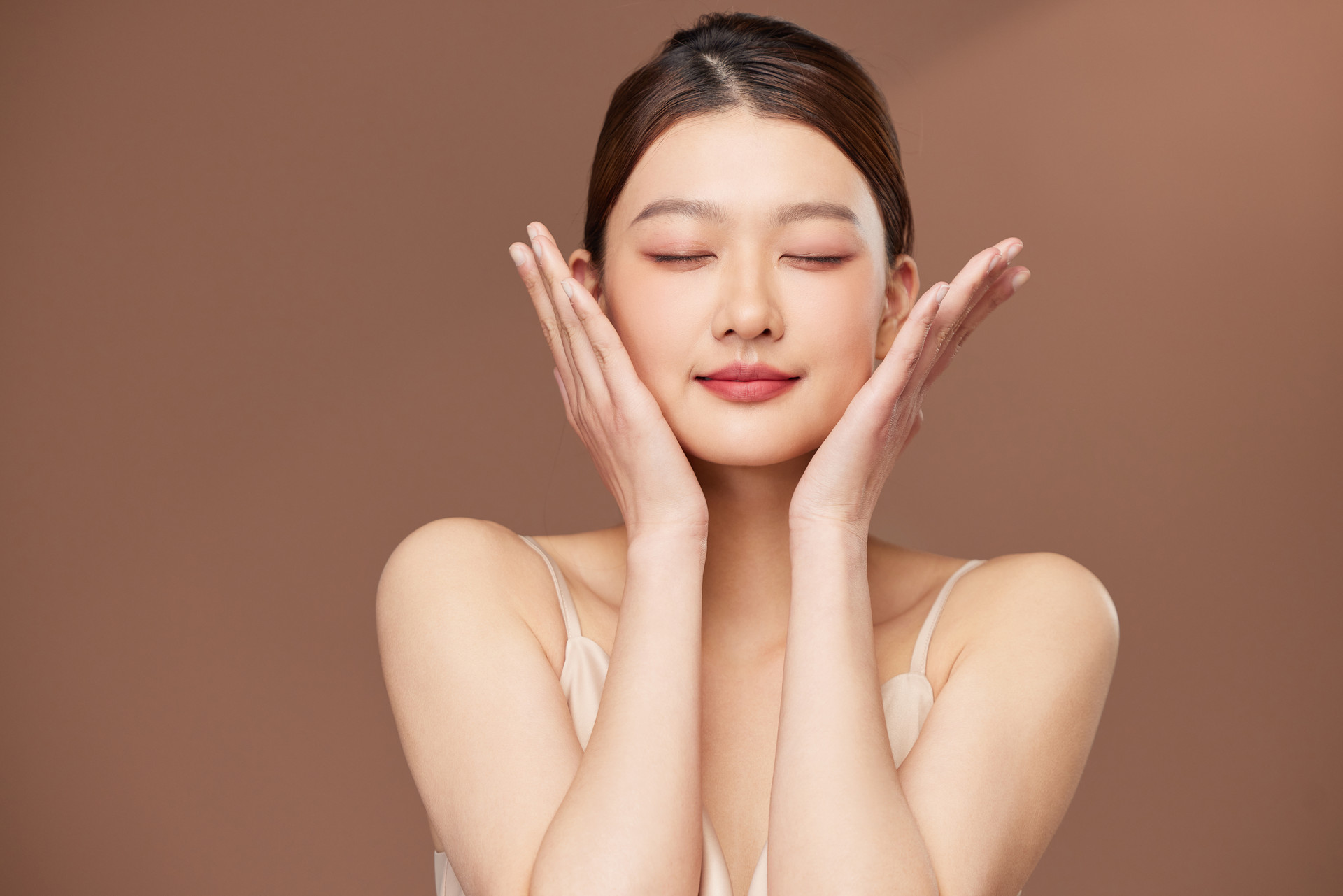 Debunking Skin Whitening Myths: Safe and Effective Methods for Radiant Skin